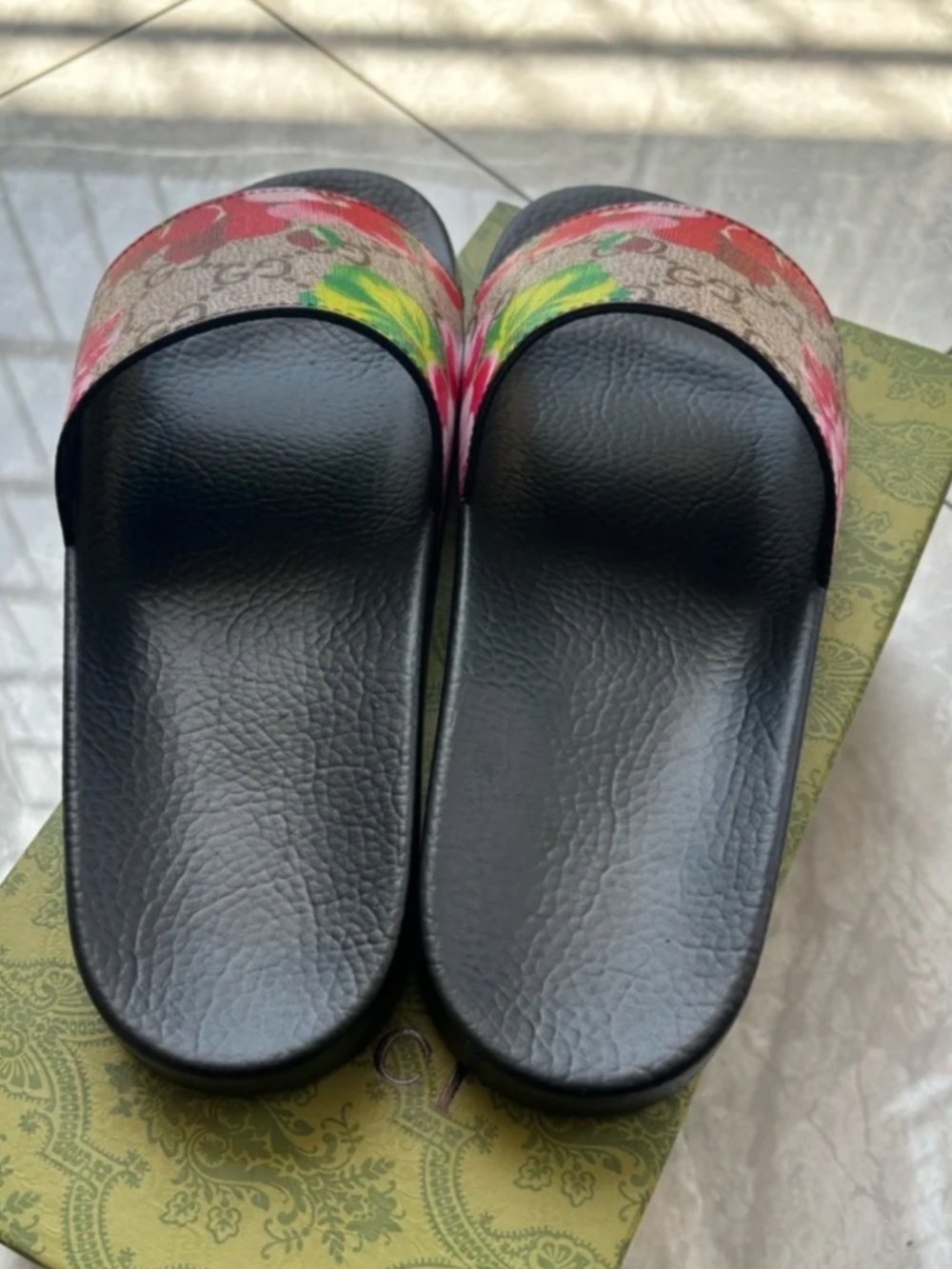 Stunning Gucci Floral Slides - Picture 6 of 8
